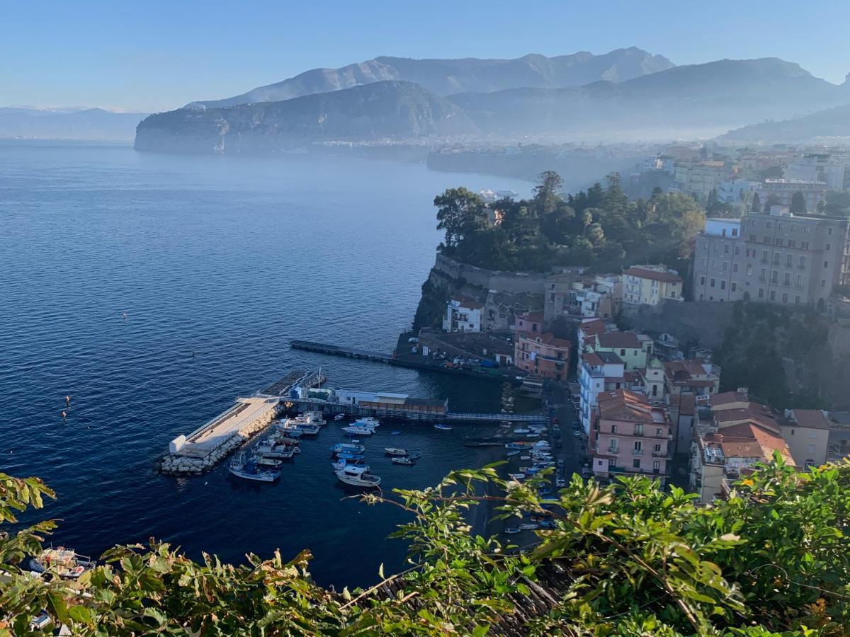 La Dimora Di Cornelia Aparthotel Sorrento Eksteriør bilde